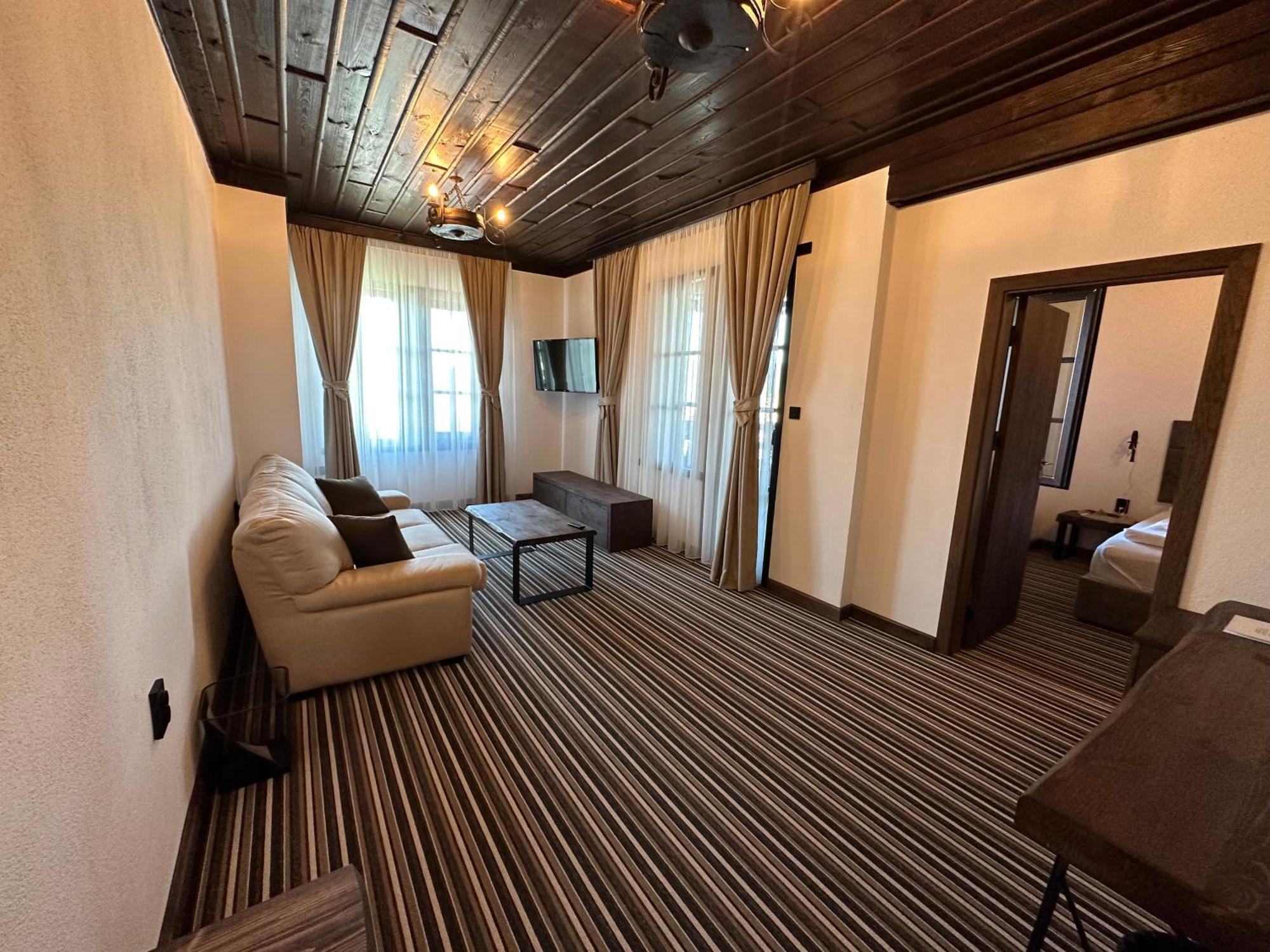 Hotel Leshten Ngoại thất bức ảnh