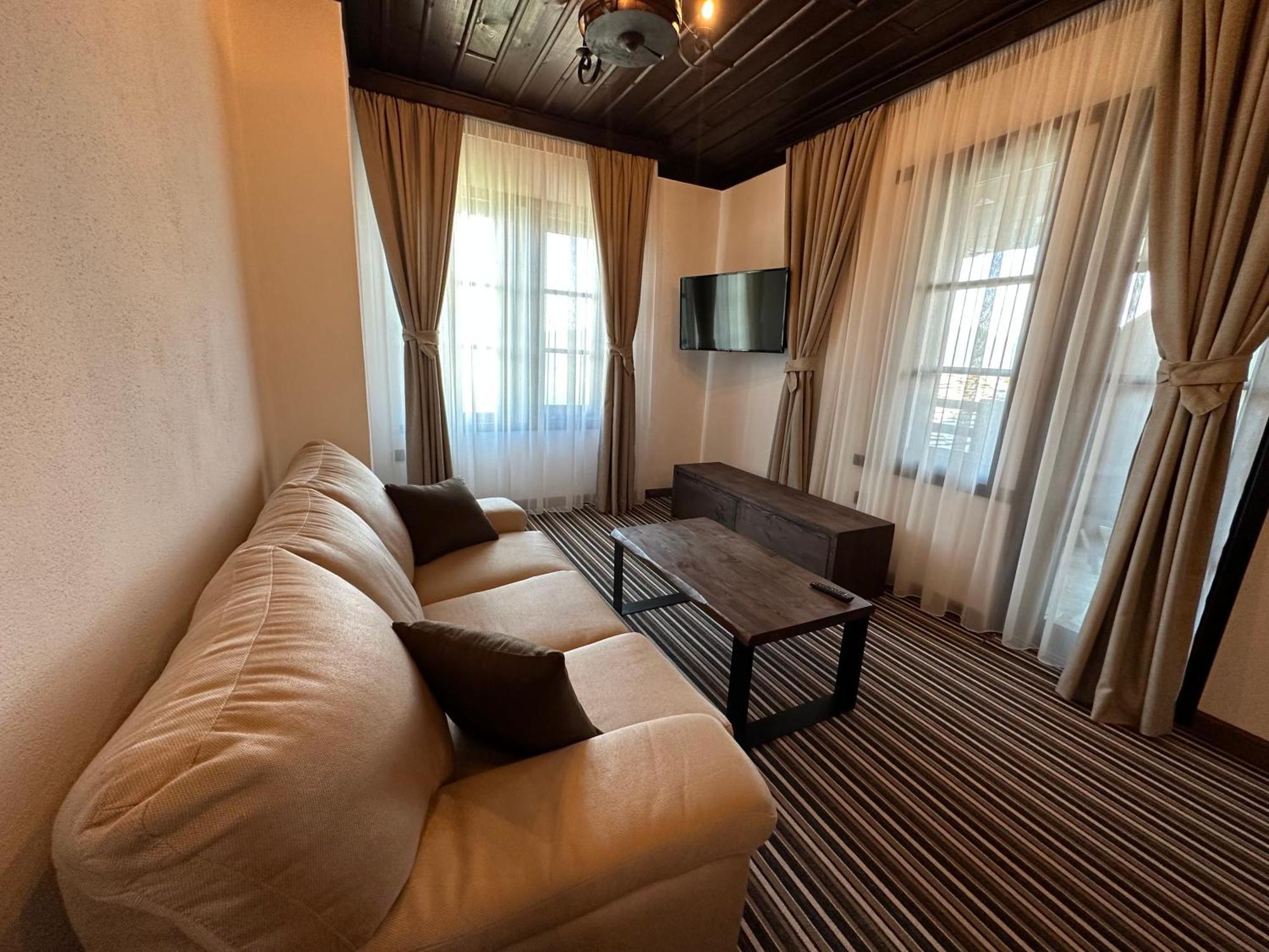 Hotel Leshten Ngoại thất bức ảnh